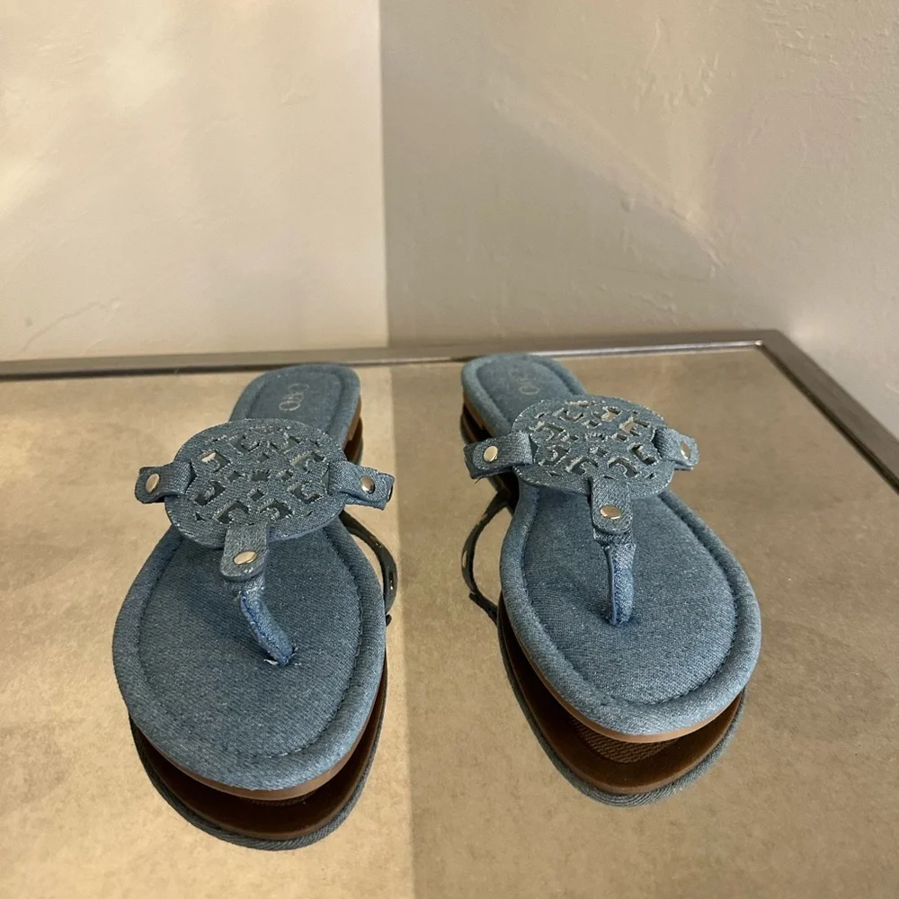 Cato Slippers - Picture 1 of 4